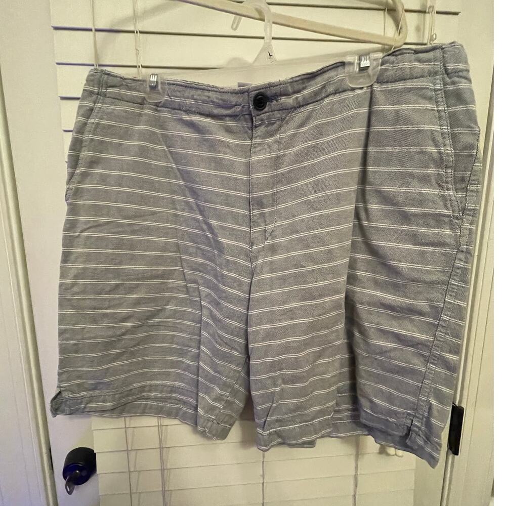 IZOD Saltwater Striped Flat Front Shorts Golf Chino Gray Men's Size 36